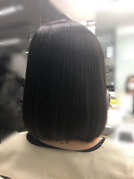 クレアトゥールウチノ(CREATEUR Uchino) 切りっぱなしボブ