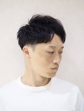 ヨシザワインク プレミアム 横浜 桜木町店(YOSHIZAWA Inc. PREMIUM) ツーブロックコンマバングアップバング束間メンズショート