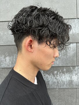 ヒュイル バイ ニアウ(Hwyl by Niau) メンズマッシュパーマ波巻スパイラルパーマニュアンスパーマ