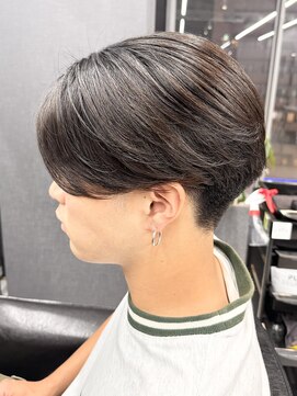 リード(REEED) センターパート縮毛矯正マッシュ刈り上げ毛流れツーブロック