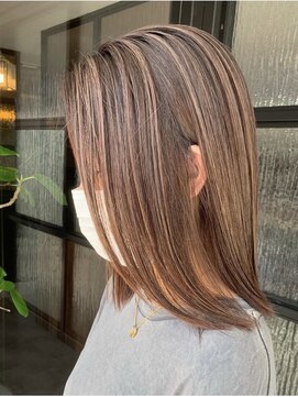 ミア(mia) 大人シアーベージュミニウルフボブミディアムレイヤー