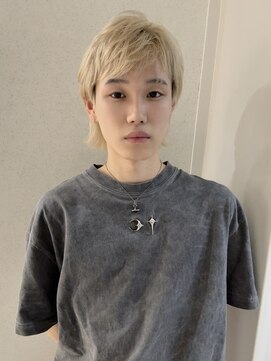 ユーフォリア 渋谷グランデ(Euphoria SHIBUYA GRANDE) ブロンドヘア　ハイトーンベージュ　ミニウルフ　MOMO