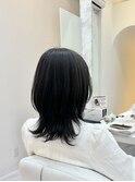 ミディアムウルフ×透明感暗髪