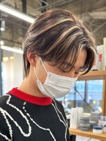 ハイライトセンターパートメッシュダブルカラーツーブロック