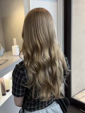 ジゼル 小倉(GiseL) ブロンドベージュ/レイヤーカット/ケアブリーチ