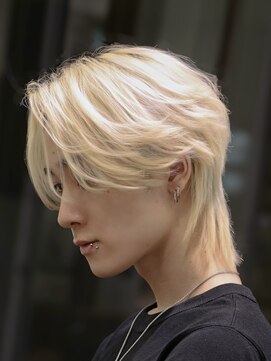 オーシャントーキョーウエスト 心斎橋 (OCEAN TOKYO WEST) メンズヘアセンターパート毛流れナチュラルブロンドカラー