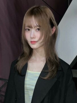 ピア ヤクイン(Pia Yakuin) トレンドレイヤーカットミディアムレイヤー/ベージュカラー