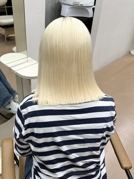 イル 天神大名店(ill) ホワイトブロンドヘア