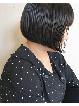 ヘアーデザイン ルシア(Hair Design Lucia) 切れっぱなしショートボブ×インナーカラー