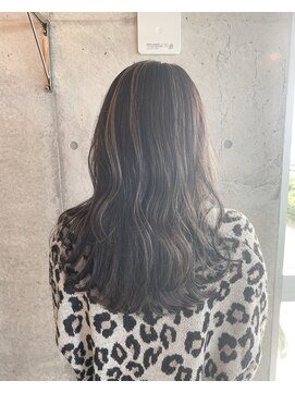 ゼロプラス(ZERO +) ロングヘア x コントラストハイライト