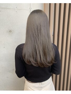 ネイヴィル 銀座(navile) 赤みを無くしたオリーブベージュ