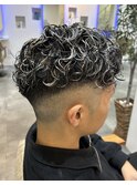 フェードカット×極道パーマ×ハイライト