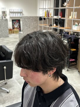 レボ(Revo) 緩めシャドウパーマ