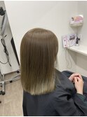 オリーブベージュ