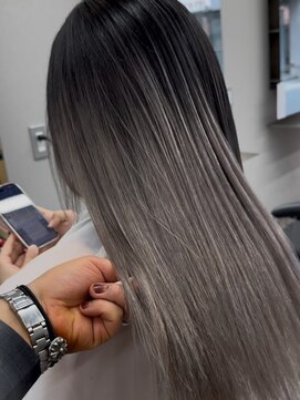 エミーバイモアムー(Emmie byMoremuu) 【埼玉ギャルの救世主】ホワイトシルバー