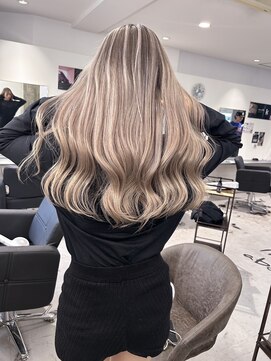 キング(K!ng) ハイライトカラーミルクティーベージュレイヤーカット