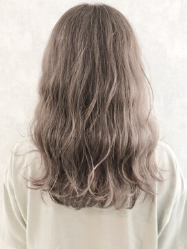 イール(iIIL) 【iIIL hair lounge】プラチナアッシュ大人波ウェーブ