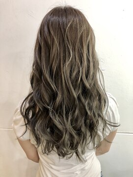 フェアリーテール つきのわ店 バレイヤージュ風ハイライトグラデーション