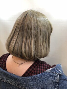 ティンク 天神(Tink) ボブ/ペールシルキーベージュ/ツヤ感/ブリーチ