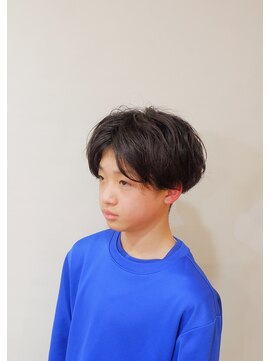 アクトンヘアドレッサーズ(Acton Hairdressers) センターパートマッシュ