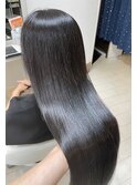 髪質改善で大人の艶髪へ【毛先までしっとりツヤツヤ美髪ロング】