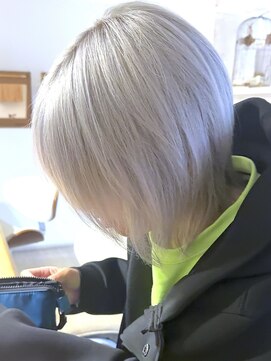 ブレイズヘアー(BLAZEhair) 【超ハイトーンショート】ホワイト×ブリーチ３回