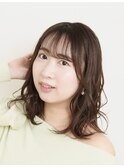 ゆるウェーブで作る 大人フェミニンミディ
