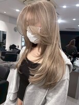 キング(K!ng)&nbsp;ハイライトカラーミルクティーベージュレイヤーカット髪質改善