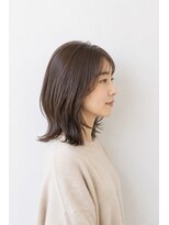 ベルス(bellus)&nbsp;薄めバング×ナチュラルミディアムレイヤー20代　30代　40代