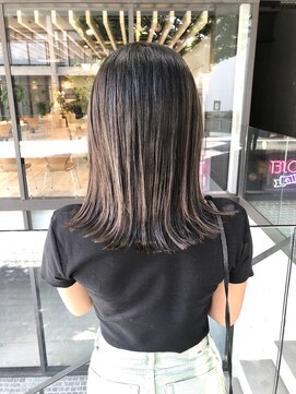 トルネード(TORNADO) 外国人風ハイライト　グレージュ　切りっぱなしロブ☆MIYUKI