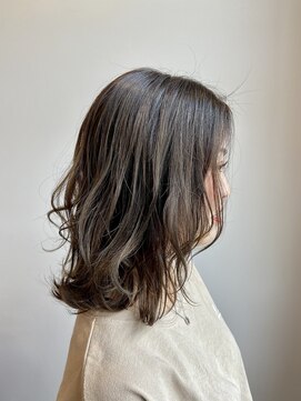 サジアーツバグス 透け感グレージュのミディアムスタイル☆