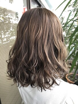 キャラ 池袋本店(CHARA) ブリーチ無しのミルクティーグレージュ【玉城光】