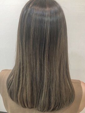 オーズ(O'Z) バレイヤージュカラー