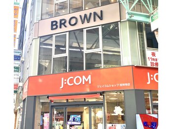 BROWN 【ブラウン】