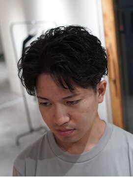 クオル 立川(QOL) フェザーパーマ ショートフェザー 毛流れ無造作 大人男子 お洒落