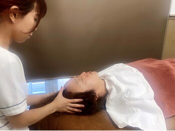 髪工房ウエムラ(UEMURA)の写真/半個室の落ち着ける空間で、癒しの時間を♪髪質改善トリートメントや、頭浸浴がセットのヘッドスパが人気◎
