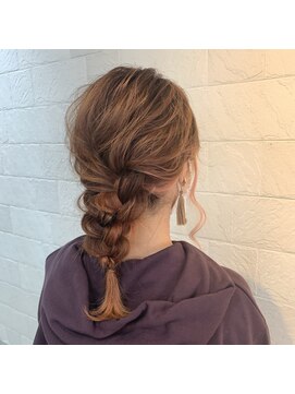 イーチエフ(each f.) 【井出 朱音】編みおろしダウンスタイル