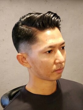 ワンワンオー バーバーショップ 長浜店(@110 BARBER SHOP) スキンフェード×サイドパート