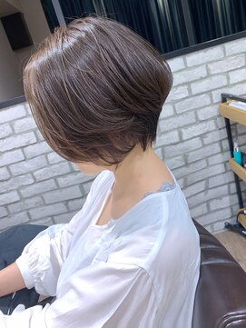 アヴァロン(AVALON) 30、40代にオススメ☆イルミナカラー×絶壁解消ショート