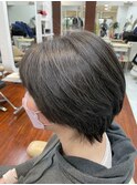 脱白髪染め大人ショートスモーキーベージハンサムショート