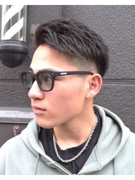 フリーク バーバーショップ 都島店(FREAK BARBER SHOP) アップバング束感ショートツーブロックスキンフェード