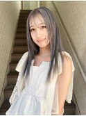 グレー