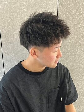 ヒュイル バイ ニアウ(Hwyl by Niau) メンズカットジェットモヒカンショートスタイルツイストパーマ