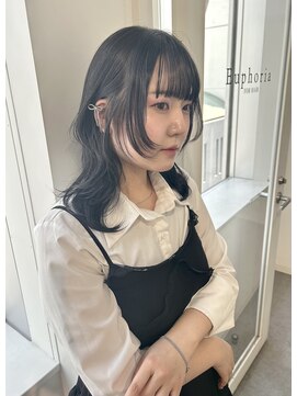 ユーフォリア 渋谷グランデ(Euphoria SHIBUYA GRANDE) 顔まわりカット レイヤーカット くびれ巻き ブルーブラック