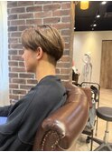 ライトベージュ×センターパート