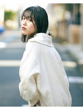 ヴィスコ(visco) ぱつんとミディアム/薄めの透け感バングでおしゃれに/伸ばしかけ