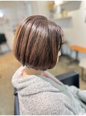ヘルシースタイルナチュラルショートボブ前下がり白髪ぼかし