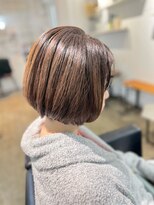 ツムグ 代官山店(TUMUGU) ヘルシースタイルナチュラルショートボブ前下がり白髪ぼかし