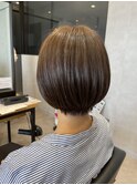 すっきり大人可愛い丸みショートボブ ツヤ髪ベージュ