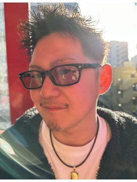 ロミーオム 本厚木(ROMMY. Homme) 刈り上げ短髪ツイストパーマアップバングショートメンズヘア